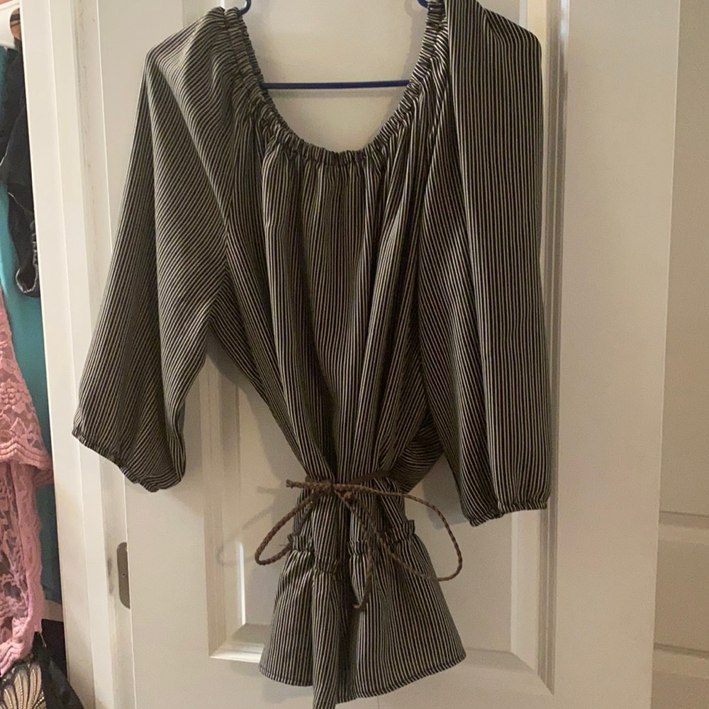 Maurice’s top , never worn super cute .